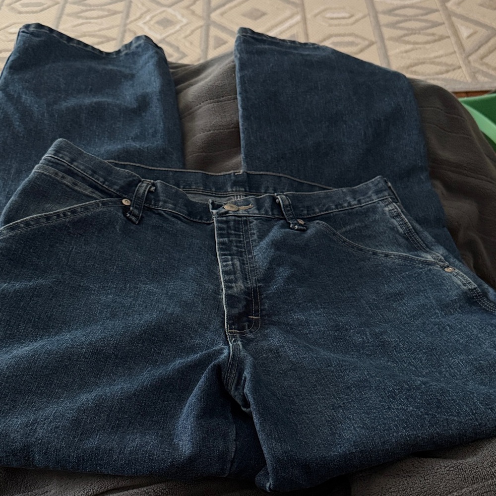 Wrangler Men's Deep Blue Relaxed Jeans